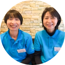 笑顔の女性スタッフ