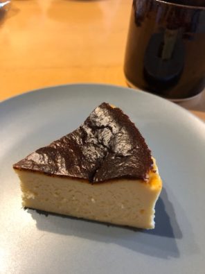 バスクチーズケーキカット